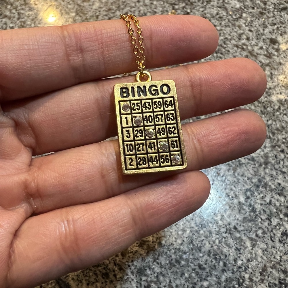 Bingo necklace pendant and chain
